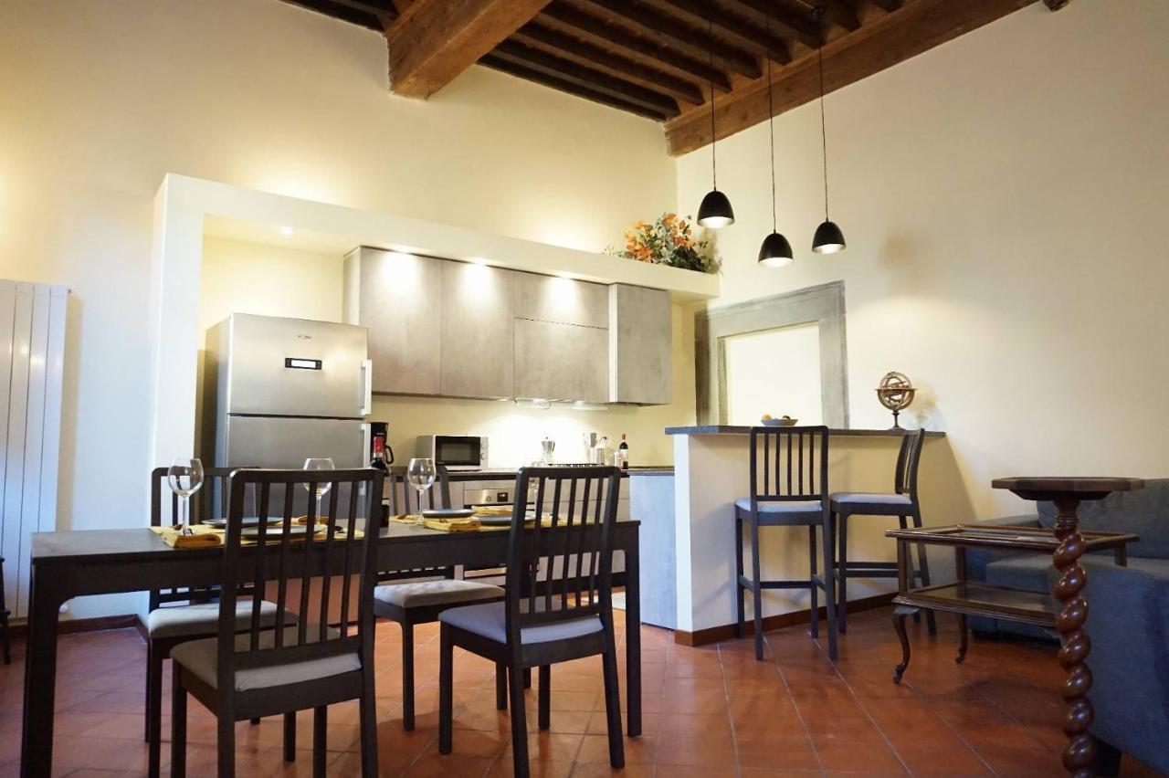 L'Antica Dimora Di Bill Apartment Лука Екстериор снимка