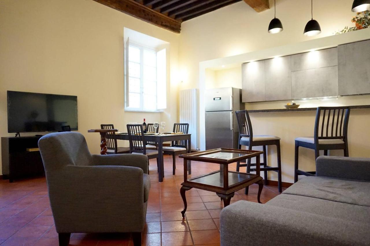 L'Antica Dimora Di Bill Apartment Лука Екстериор снимка