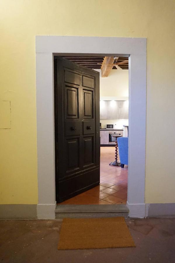 L'Antica Dimora Di Bill Apartment Лука Екстериор снимка