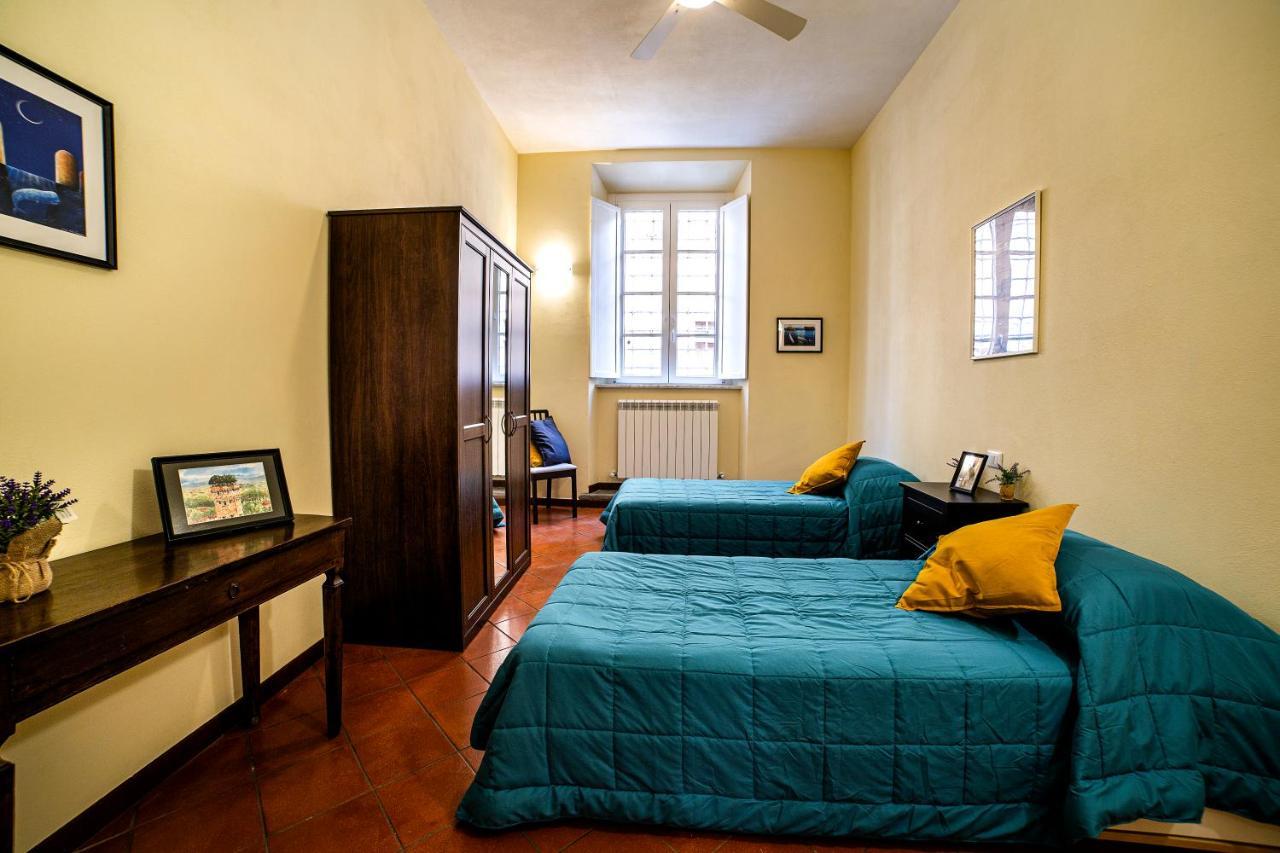 L'Antica Dimora Di Bill Apartment Лука Екстериор снимка