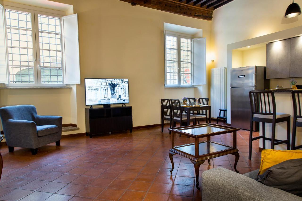 L'Antica Dimora Di Bill Apartment Лука Екстериор снимка