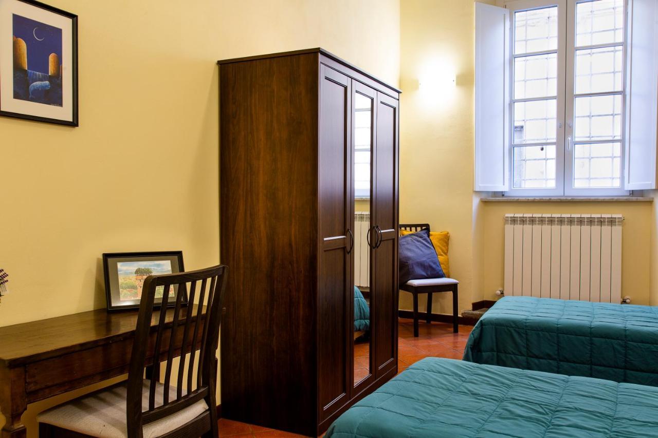 L'Antica Dimora Di Bill Apartment Лука Екстериор снимка