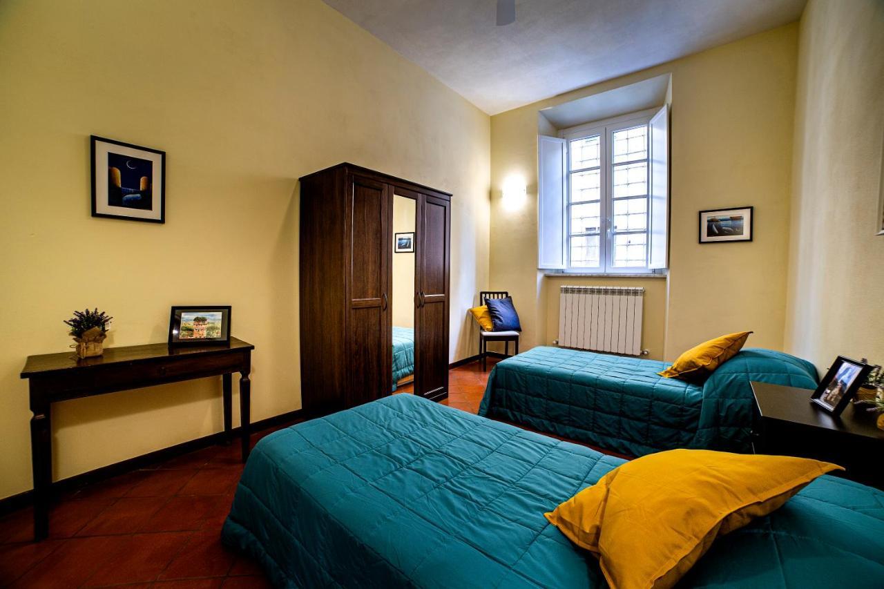 L'Antica Dimora Di Bill Apartment Лука Екстериор снимка
